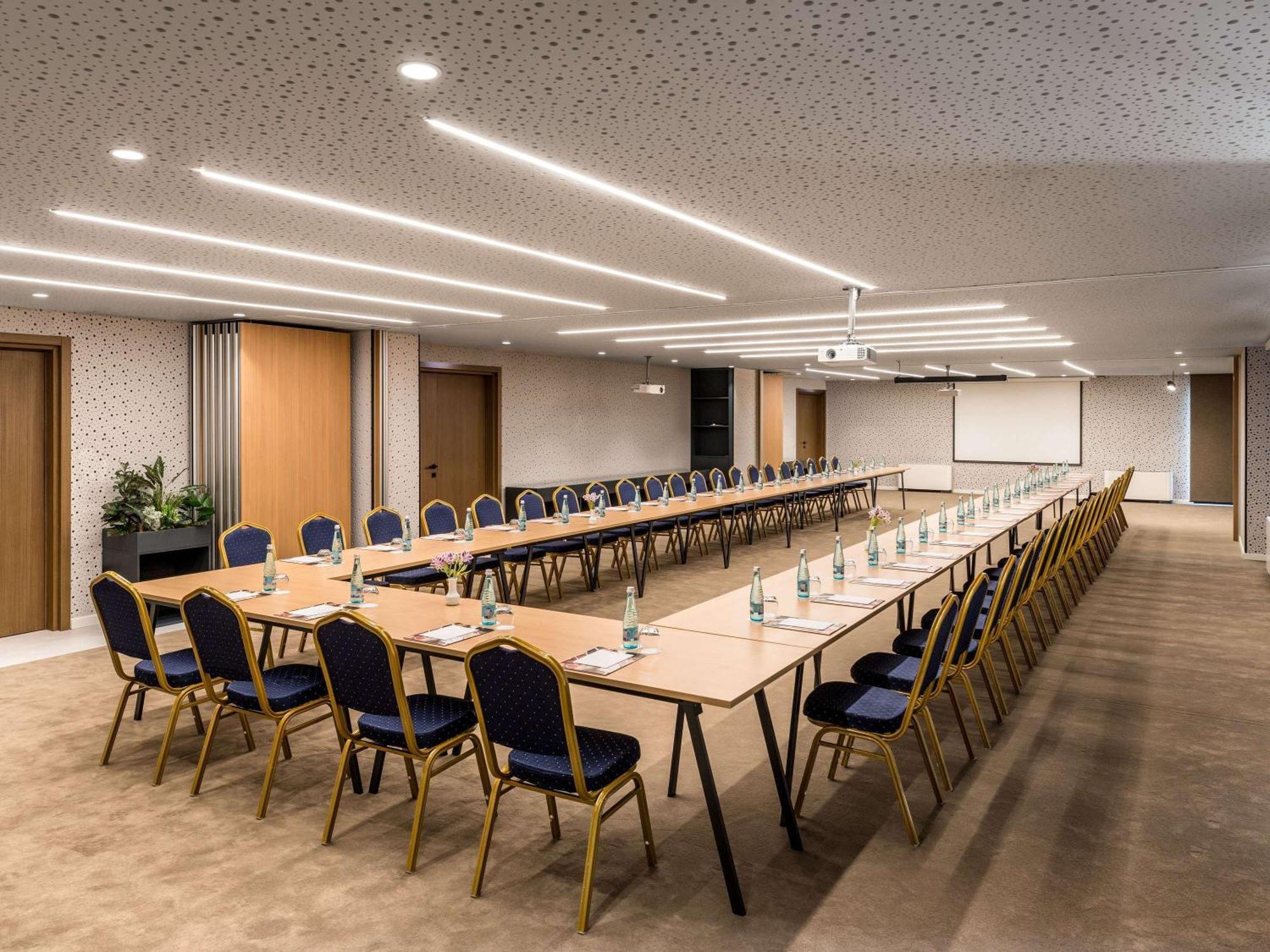 Mercure Тирана Экстерьер фото