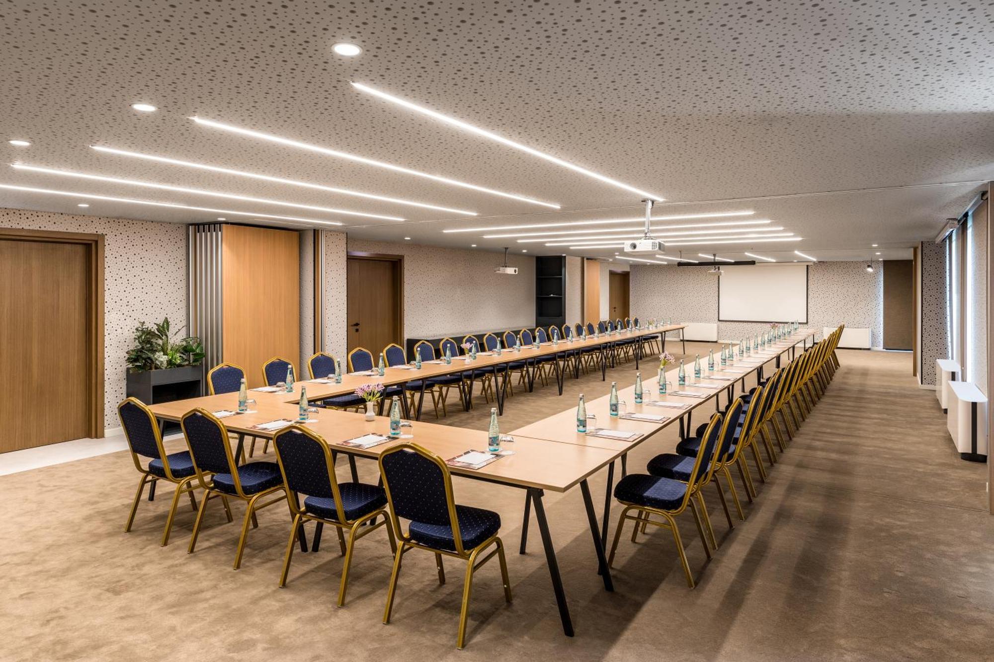 Mercure Тирана Экстерьер фото